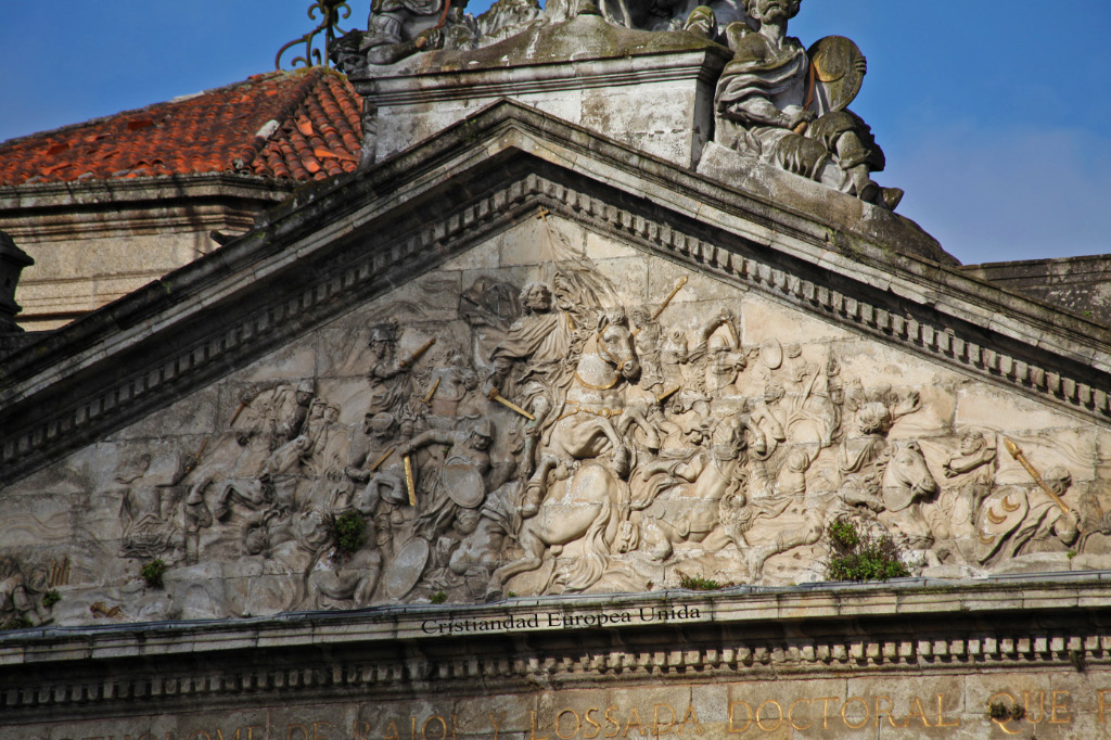 uec_es_santiago_de_compostella_palacio_de_rajoy_pediment_z